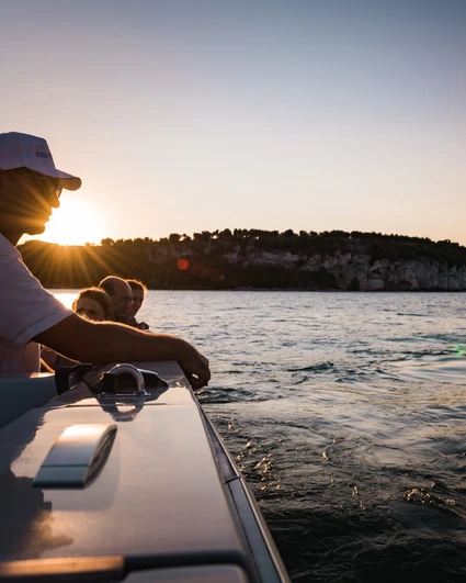 Evento in barca privata: Punta San Vigilio e Garda da Salò 13